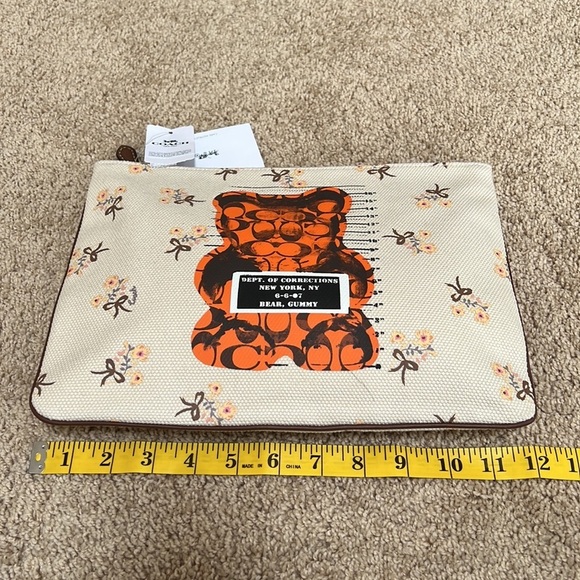 New! COACH vandal most wanted gummy bear large canvas pouch - Picture 4 of 11